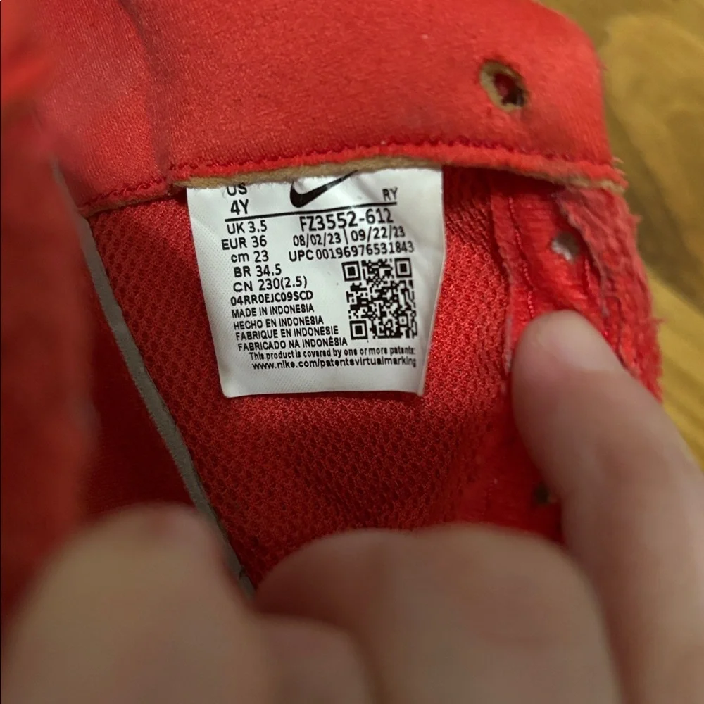 Nike Air Force 1 Low Valentine’s Day Fleece (2024) Sneakers Size 4Y w/o laces - Picture 6 of 6